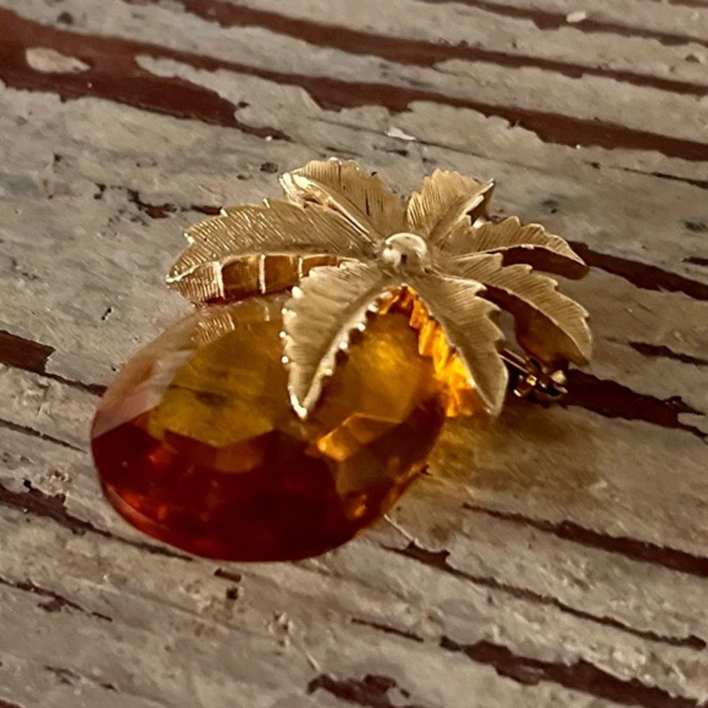 Vintage SARAH COVENTRY Amber Faceted Glass and Gold Leaf Brooch